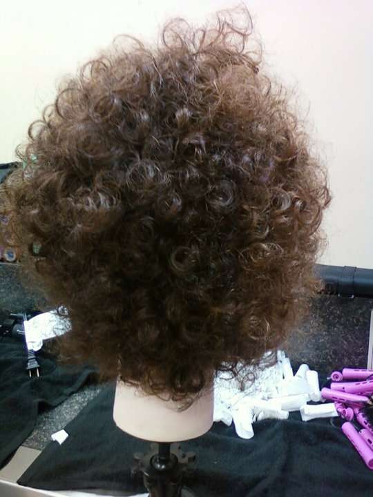 curly fluffy, frizzy hair on a mannequin using perm rods