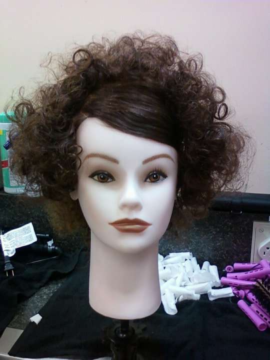 wave curls on a mannequin using perm rods