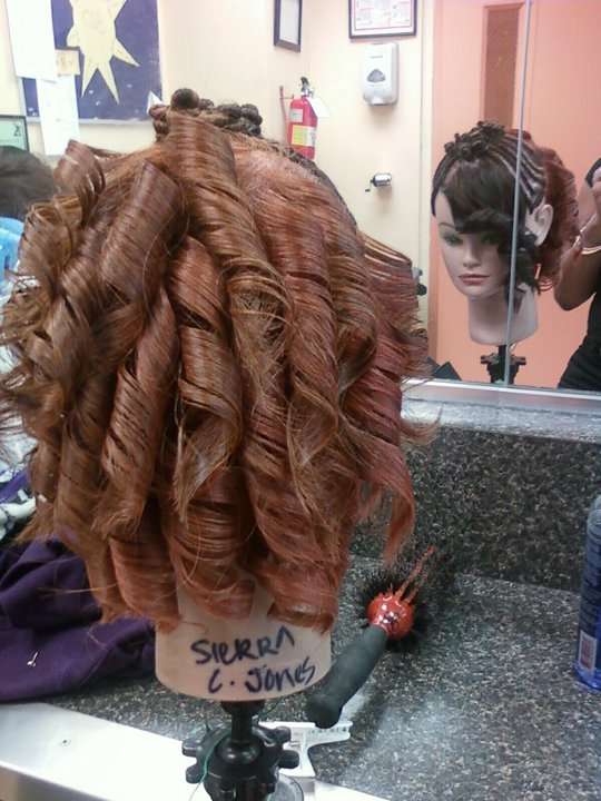 Barrel curls on a mannequin