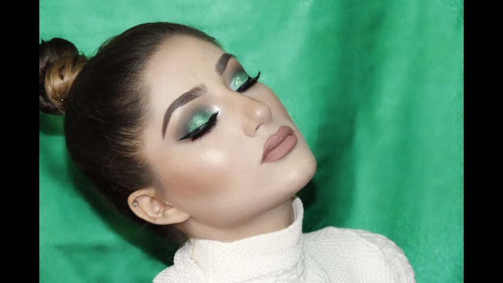 green eyeshadow