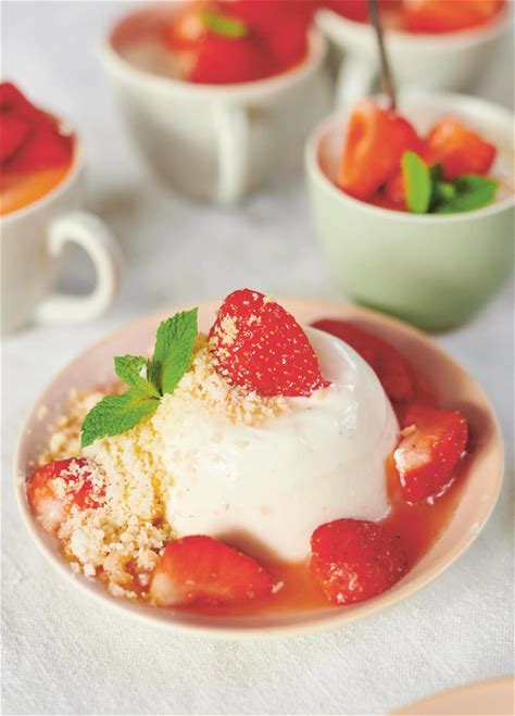 Strawberry, strawberries and cream, strawberries and yogurt, 