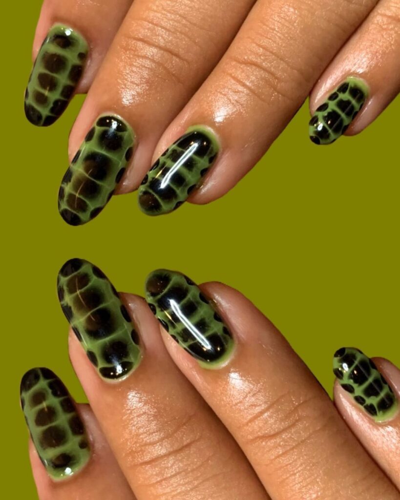 Snake print Animal Nail Art in Green and Black