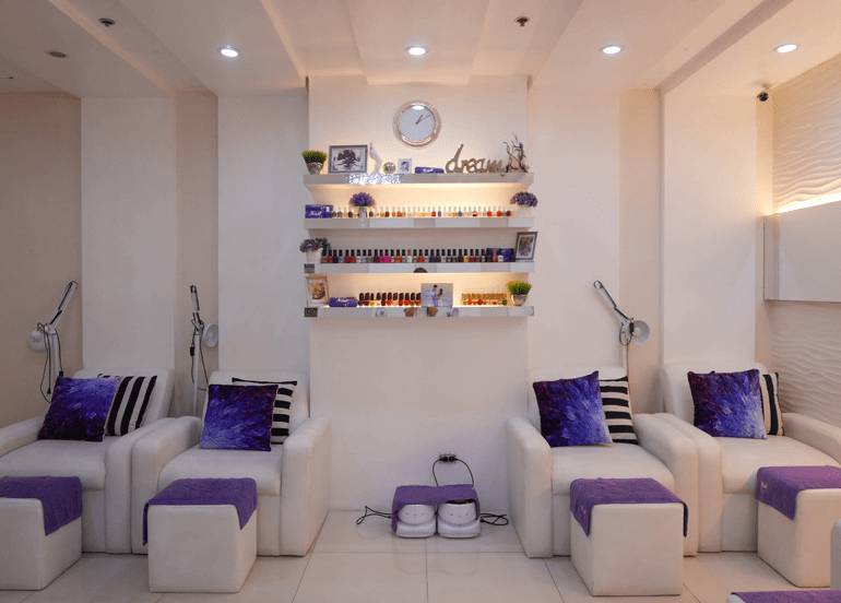 How to create a nail salon space