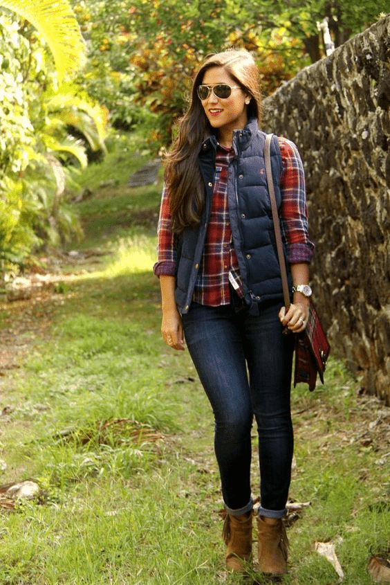 Women's Navy Quilted Vest, Red Plaid flannel Dress Shirt, Navy Skinny Jeans, Brown Suede Ankle Boots
 